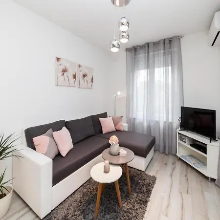 Crystal Apartman *